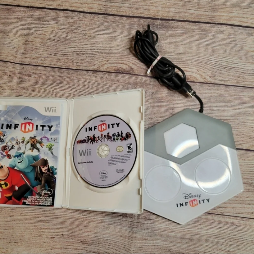 Nintendo wii Disney Infinity game and gaming pad